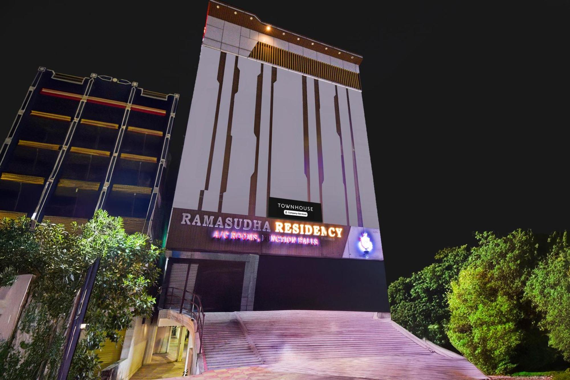 Super Townhouse Mancherial Mancheral Экстерьер фото